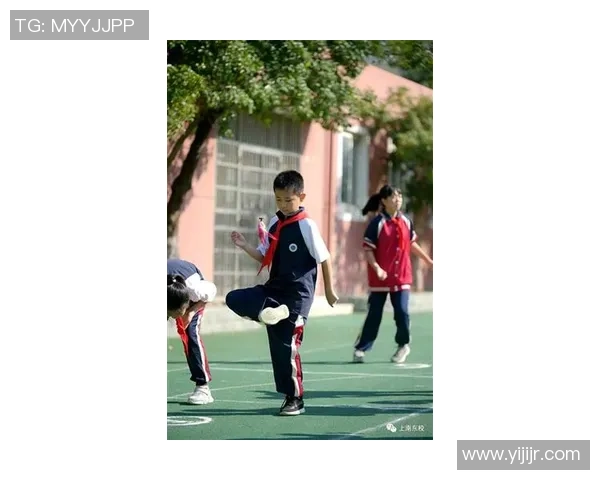 祝铭震的奋斗历程与音乐梦想：从小镇少年到乐坛新星的成长故事